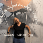 Frau steht vor Wand wie Puppe, ADHS und nix auf die Reihe kriegen