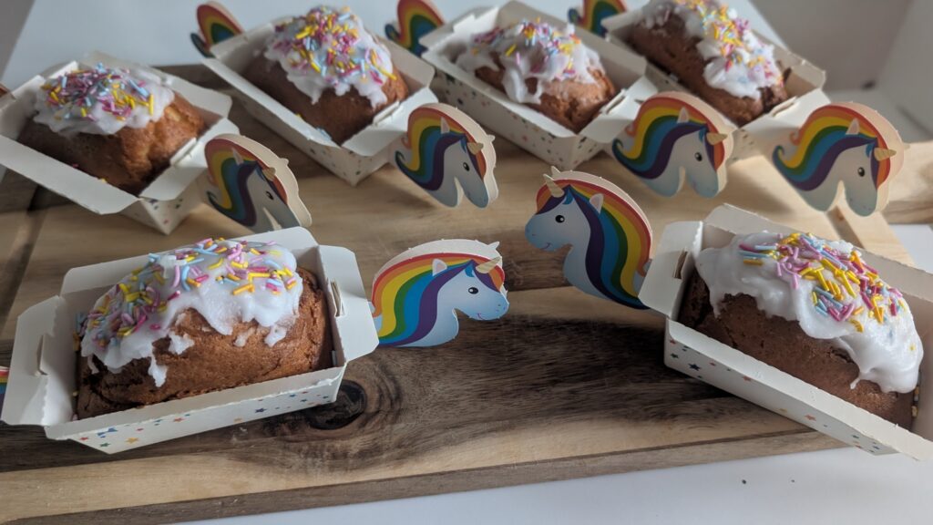 Bild von 6 Minikuchen in Einhornförmchen