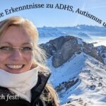 blonde Frau vor Alpenpanorama, Neue Erkenntnisse zu ADHS und Autismus als Schrift darüber