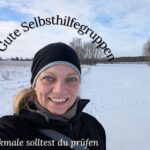 Frau macht Selfie vor Schneelandschaft, im Text "Gute Selbsthilfegruppen - diese 9 Merkmale solltest du prüfen"